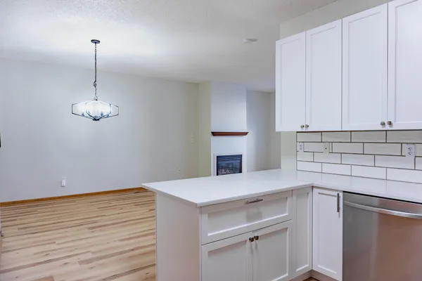 $274,900 | 1122 Crystal Place West, Chaska, MN 55318