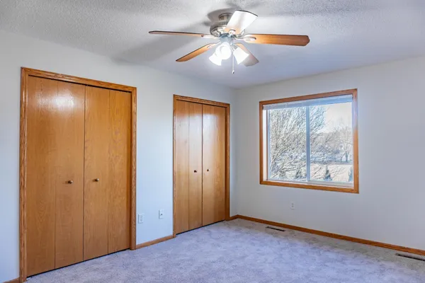 $274,900 | 1122 Crystal Place West, Chaska, MN 55318