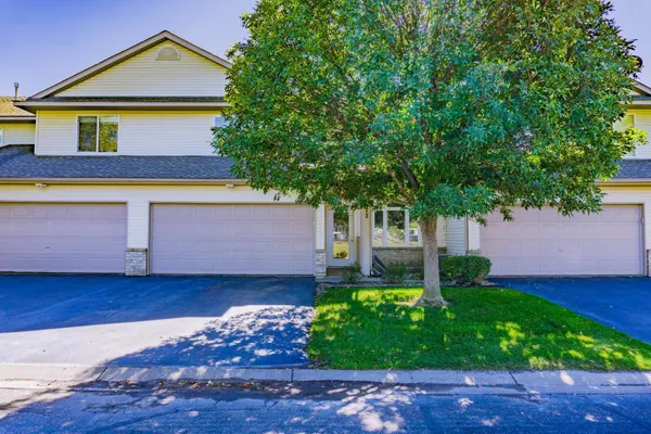 $274,900 | 1122 Crystal Place West, Chaska, MN 55318