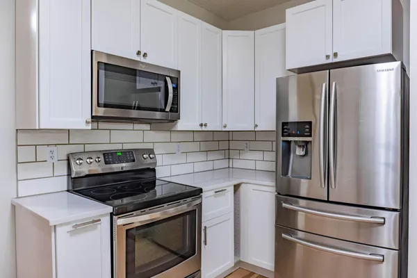 $274,900 | 1122 Crystal Place West, Chaska, MN 55318