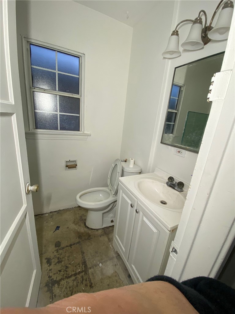 1190 South K Street Oxnard, CA 93033 - Photo 11 of 43 a bathroom with a sink toilet and shower