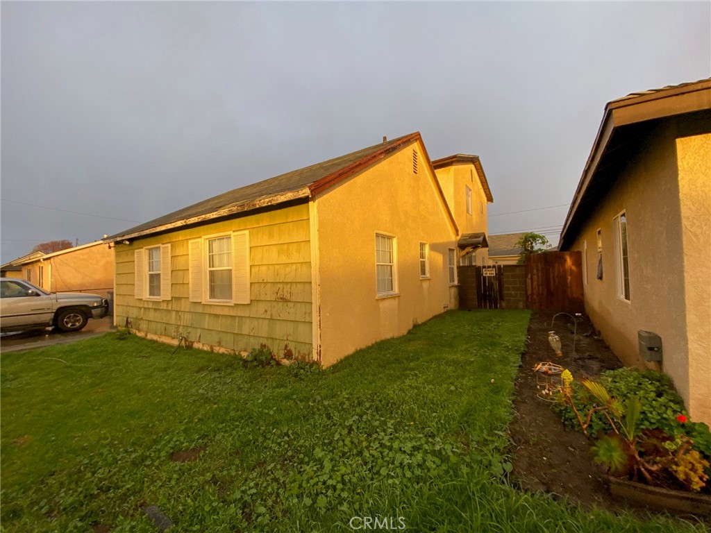 1190 South K Street Oxnard, CA 93033 - Photo 17 of 43 a view of a back yard