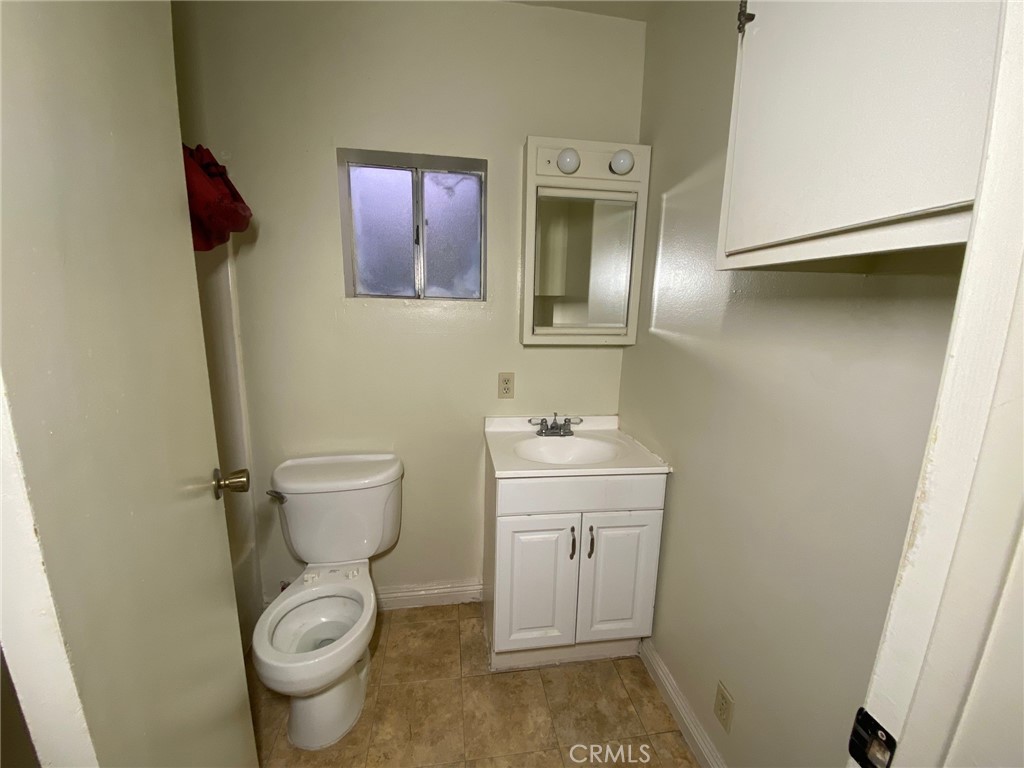 1190 South K Street Oxnard, CA 93033 - Photo 29 of 43 a bathroom with a sink toilet and mirror