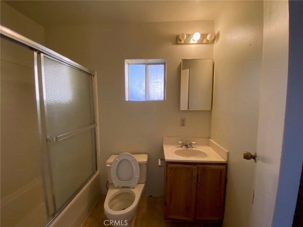 1190 South K Street Oxnard, CA 93033 - Photo 38 of 43 a bathroom with a sink toilet and vanity