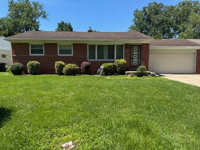 $2,000 | 15935 Foch Street, Livonia, MI 48154
