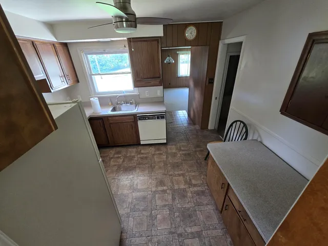 $2,000 | 15935 Foch Street, Livonia, MI 48154