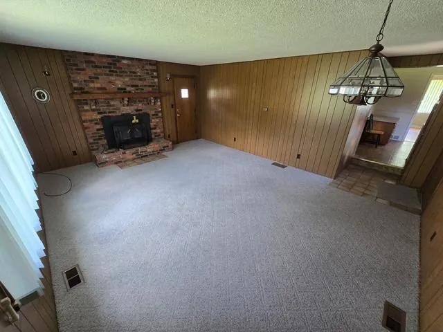 $2,000 | 15935 Foch Street, Livonia, MI 48154