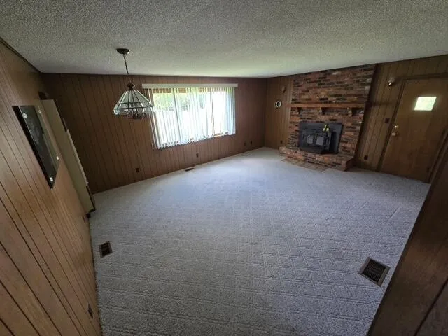 $2,000 | 15935 Foch Street, Livonia, MI 48154