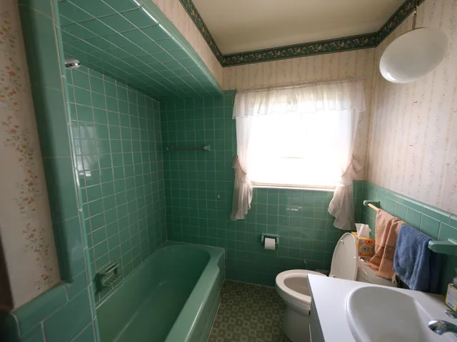 $2,000 | 15935 Foch Street, Livonia, MI 48154