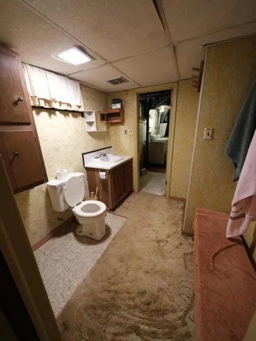 $2,000 | 15935 Foch Street, Livonia, MI 48154