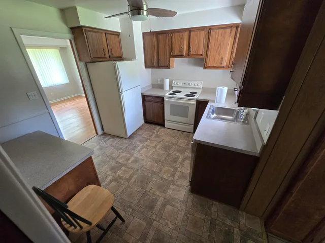 $2,000 | 15935 Foch Street, Livonia, MI 48154