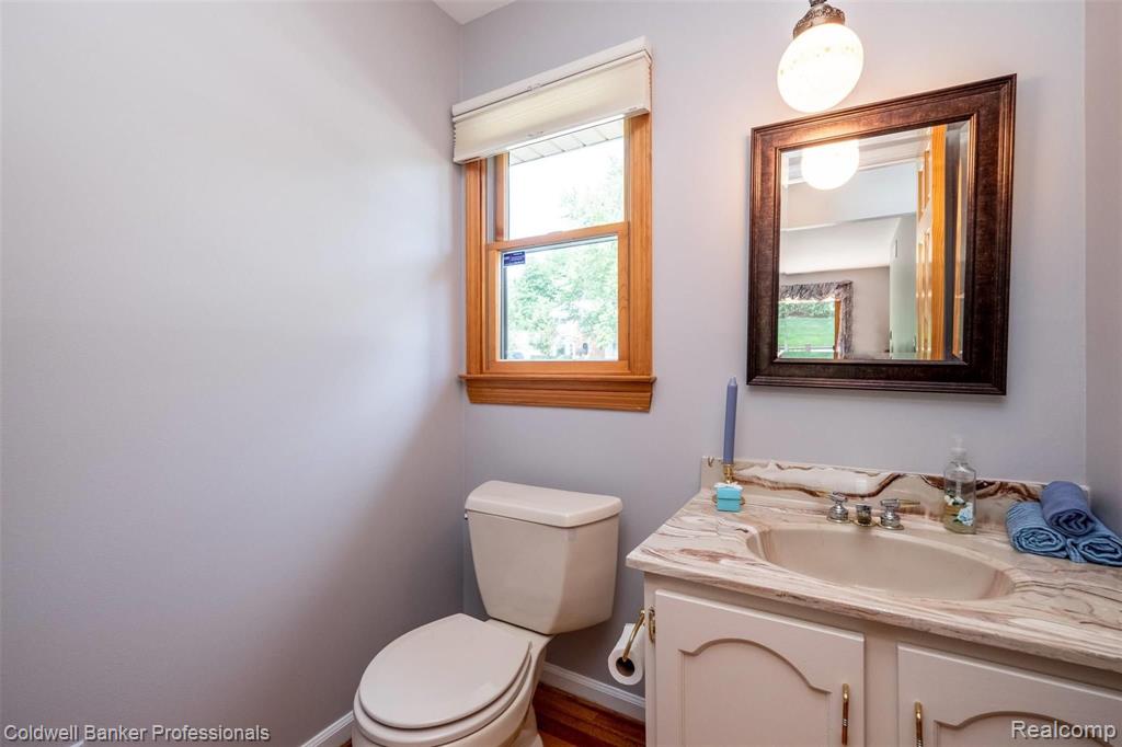 33669 York Ridge Street Farmington Hills, MI 48331 - Photo 19 of 46
