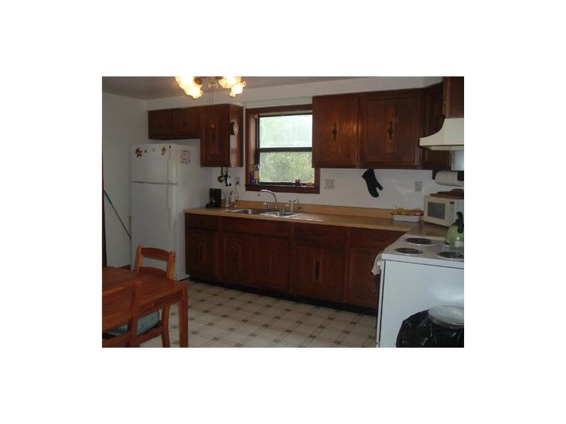 342 Leslie Road Valencia, PA 16059 - Photo 5 of 7 Kitchen.