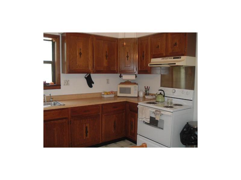 342 Leslie Road Valencia, PA 16059 - Photo 6 of 7 Kitchen.
