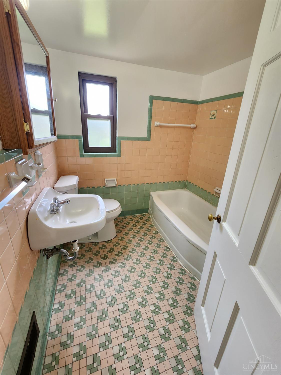 1196 Anderson Ferry Road Cincinnati, OH 45238 - Photo 9 of 11