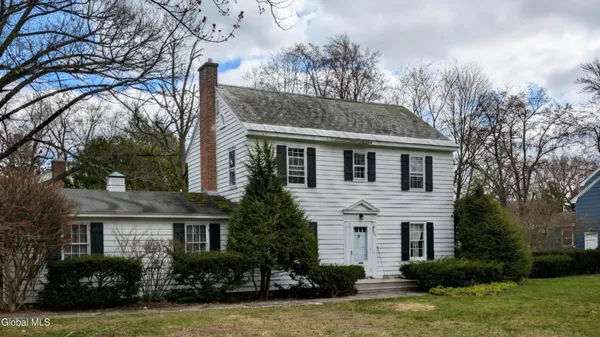 $2,700 | 1556 Dean Street, Niskayuna, NY 12309