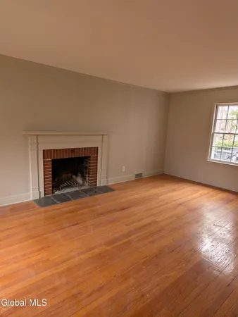 $2,700 | 1556 Dean Street, Niskayuna, NY 12309