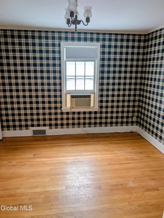 $2,700 | 1556 Dean Street, Niskayuna, NY 12309