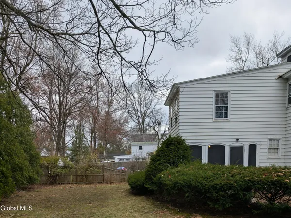 $2,700 | 1556 Dean Street, Niskayuna, NY 12309