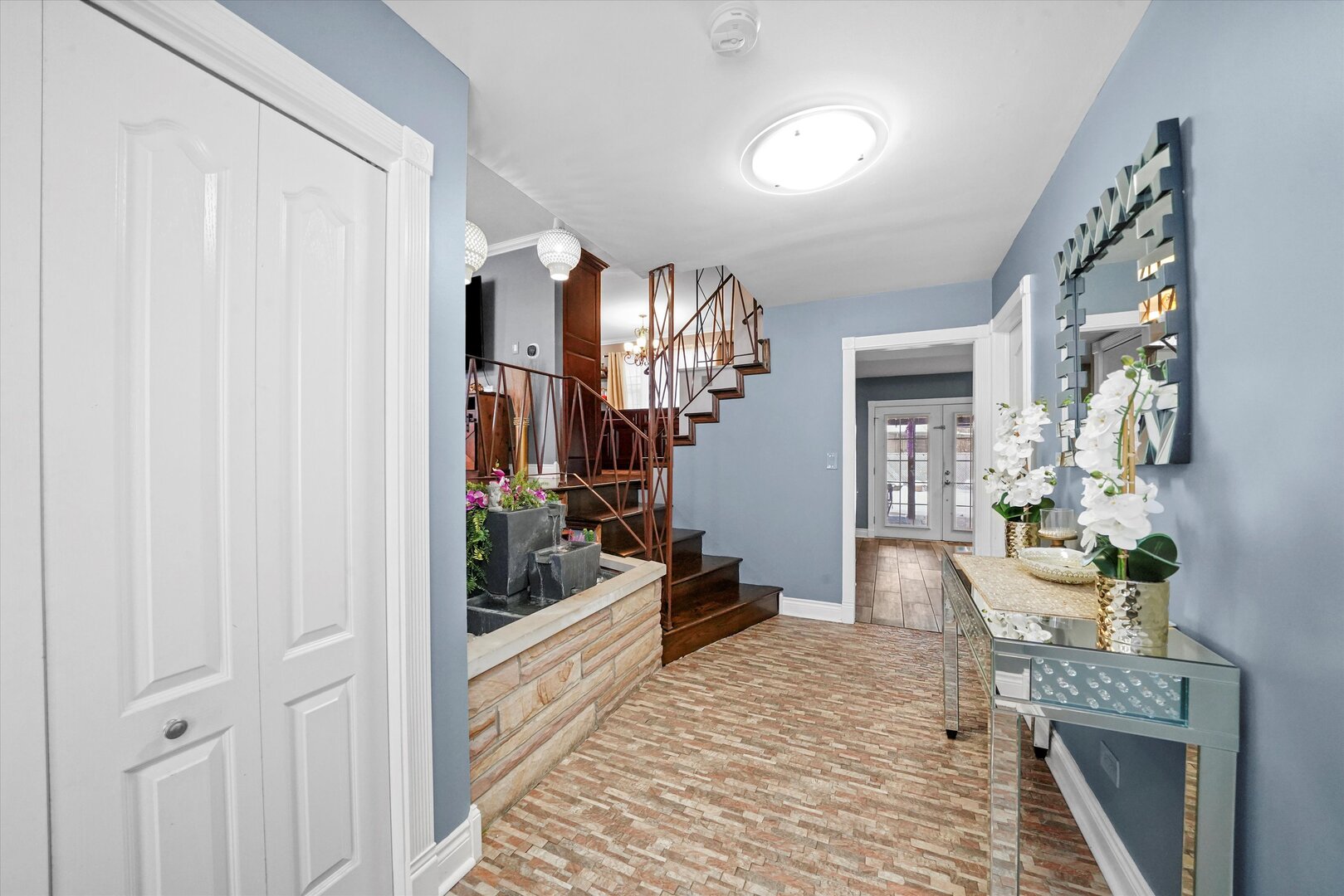 17702 Bernadine Street Lansing, IL 60438 - Photo 11 of 41 a very nice looking room with a large mirror