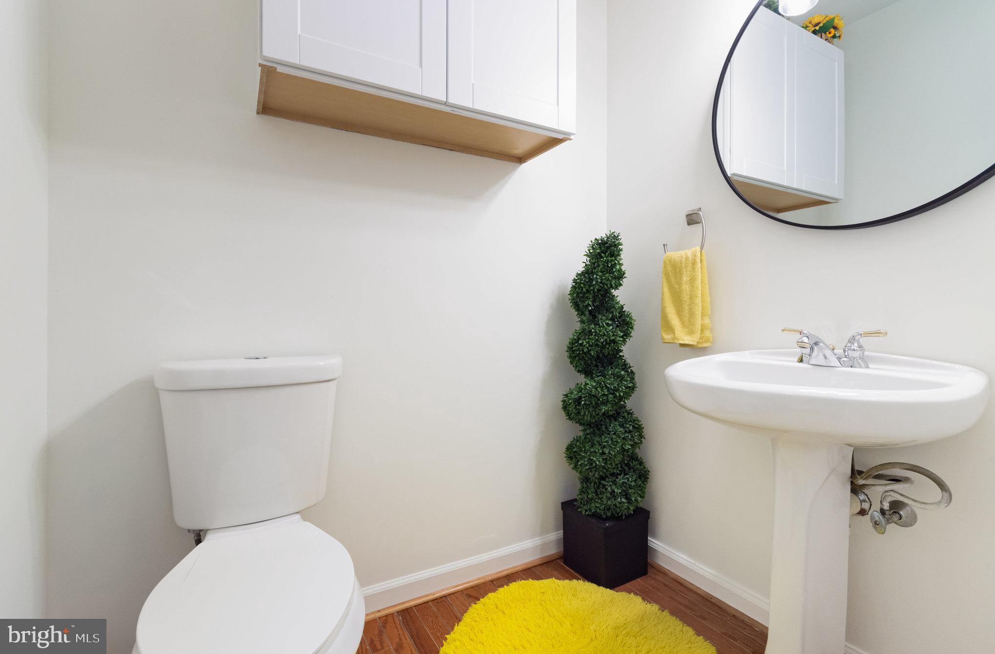 12118 Old Fort Road Fort Washington, MD 20744 - Photo 21 of 39 Powder room main level