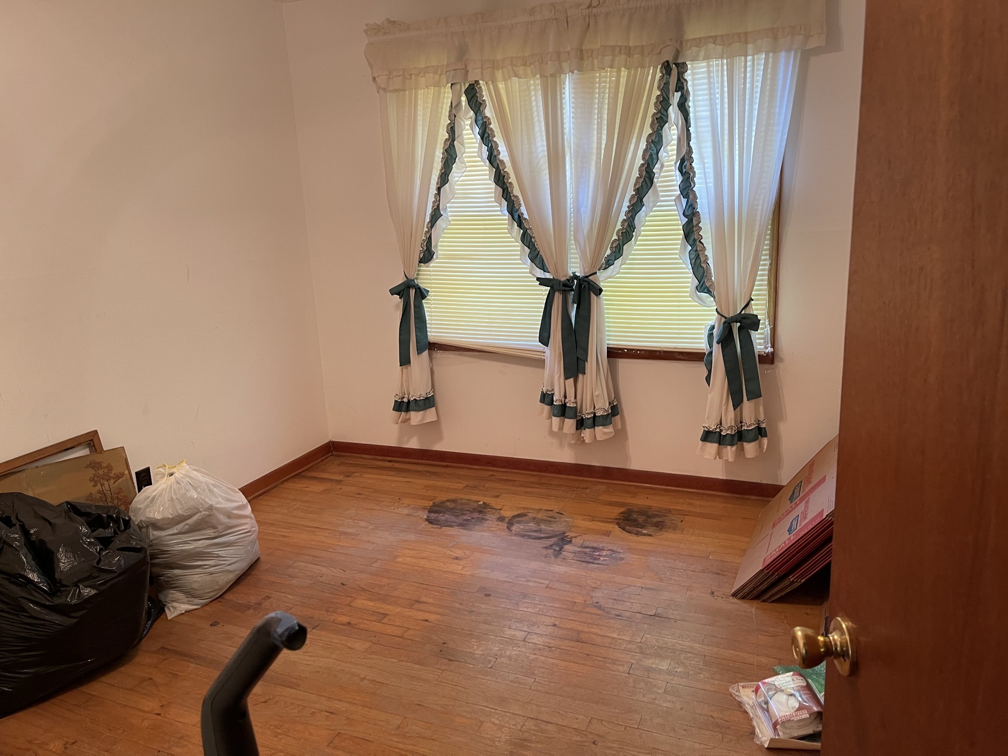2217 Lemont And Yates Mountain Road Spencer, TN 38585 - Photo 29 of 36 a view of a room with windows