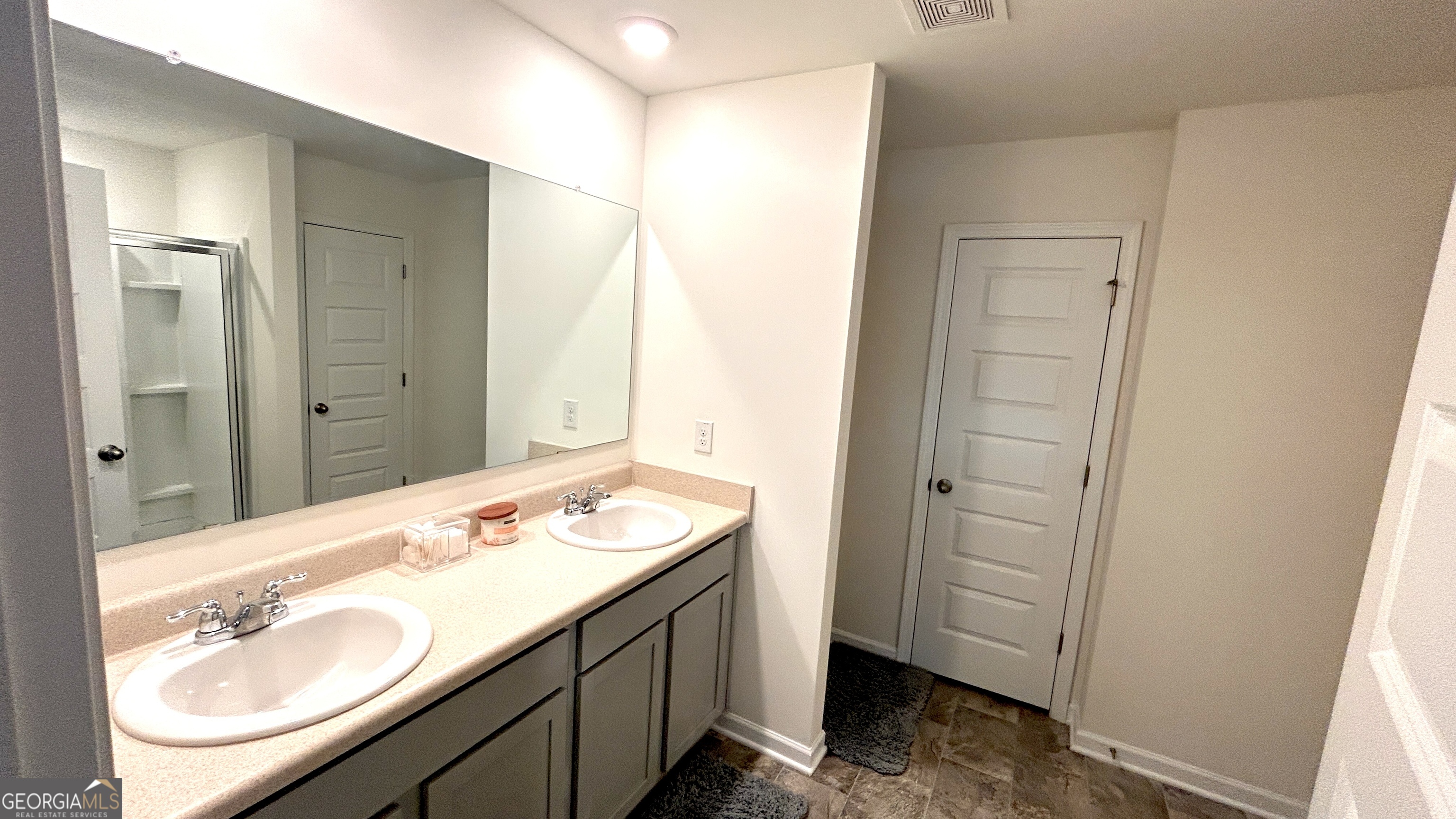 837 Taurus Drive Stockbridge, GA 30281 - Photo 11 of 20 a bathroom with a sink and a mirror