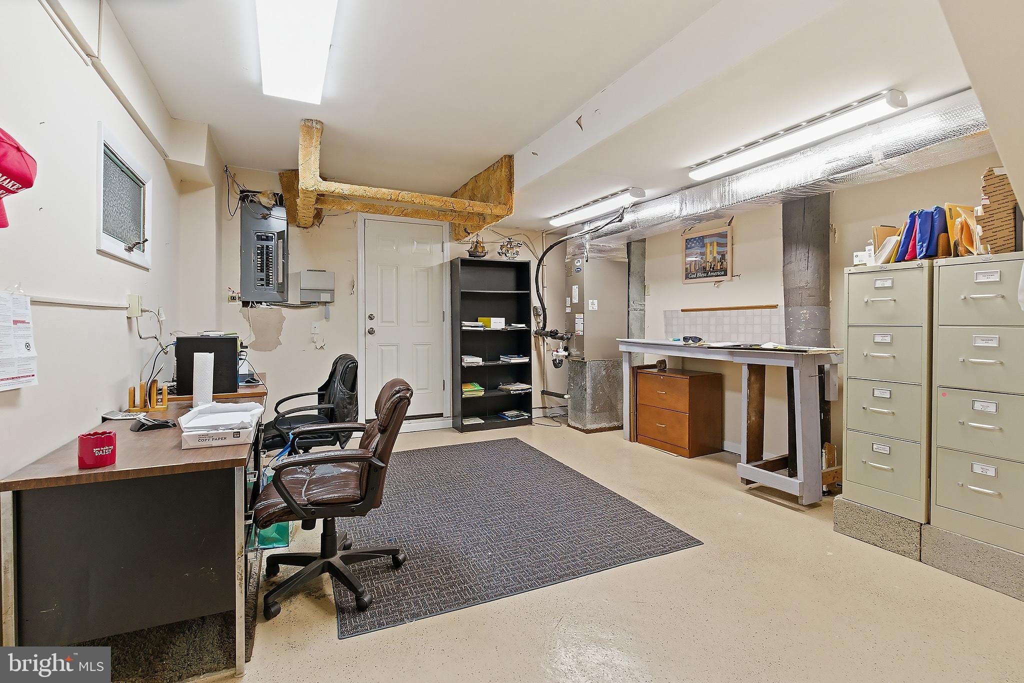 329 West 5th Street Ship Bottom, NJ 08008 - Photo 33 of 47 a workspace with furniture