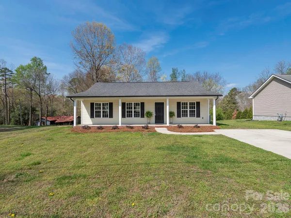 $298,500 | 207 Krimminger Avenue Southeast, Concord, NC 28025