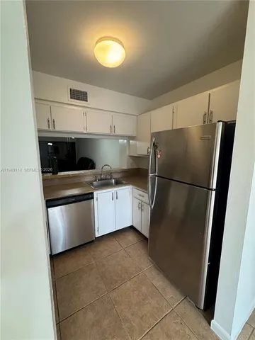 $1,800 | 5595 Courtyard Drive, Unit 5595, Margate, FL 33063