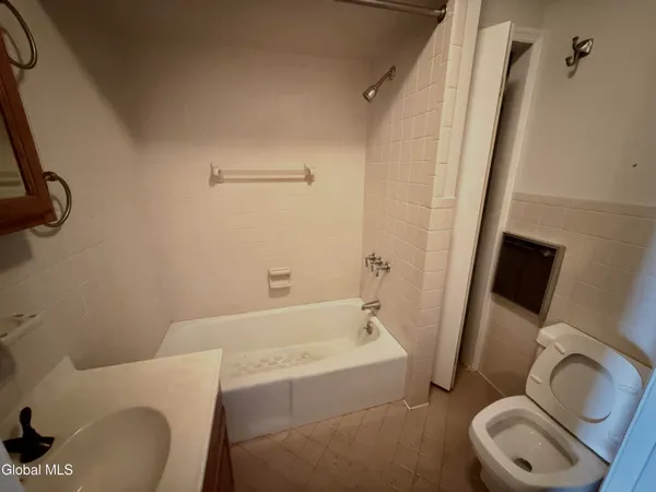 $1,050 | 10 West Main Street, Fonda, NY 12068