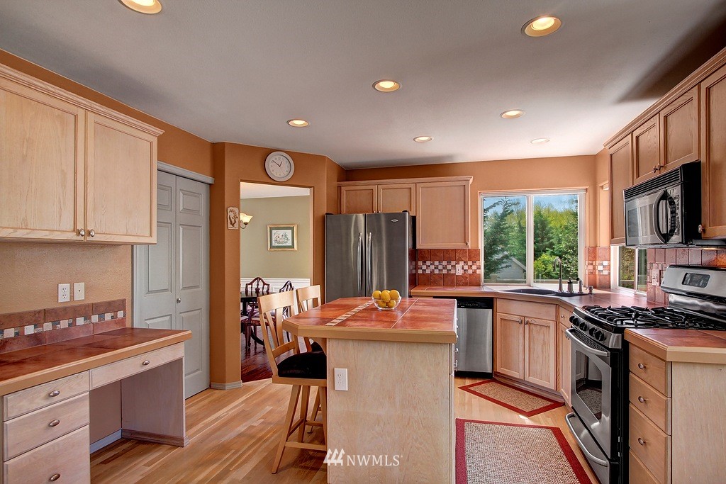 2501 Kennewick Place Northeast Renton, WA 98056 - Photo 6 of 18