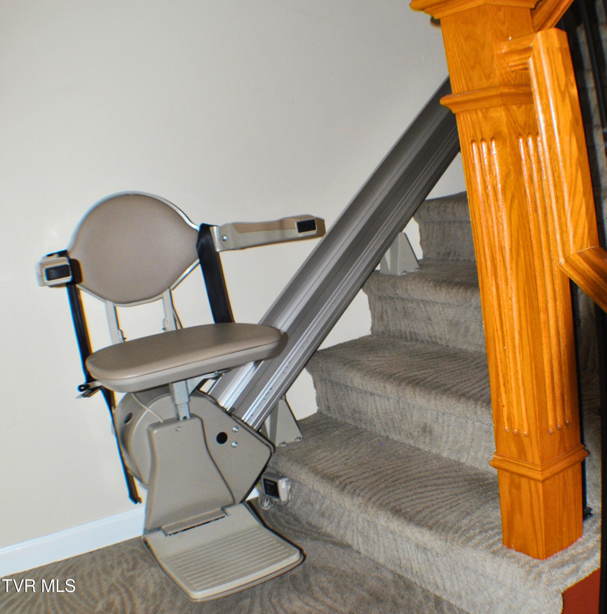 2700 Indian Ridge Road, Unit 23 Johnson City, TN 37604 - Photo 16 of 31 Lift Chair/Stairs