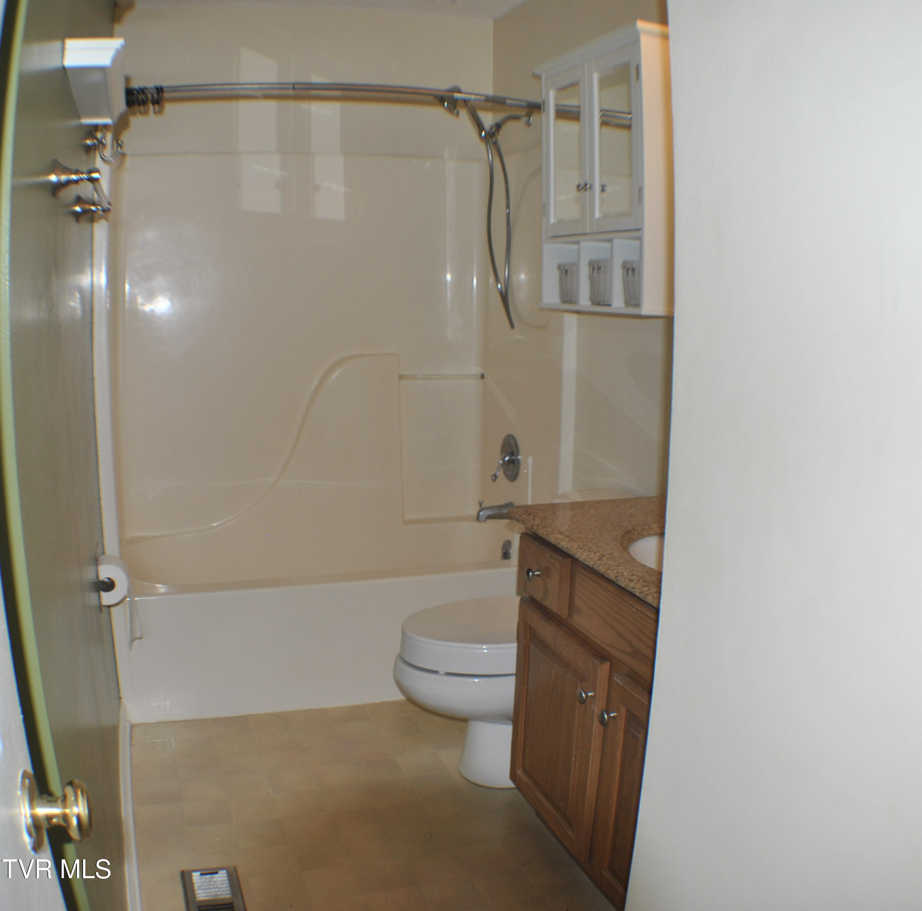 2700 Indian Ridge Road, Unit 23 Johnson City, TN 37604 - Photo 18 of 31 Upstairs Bathroom