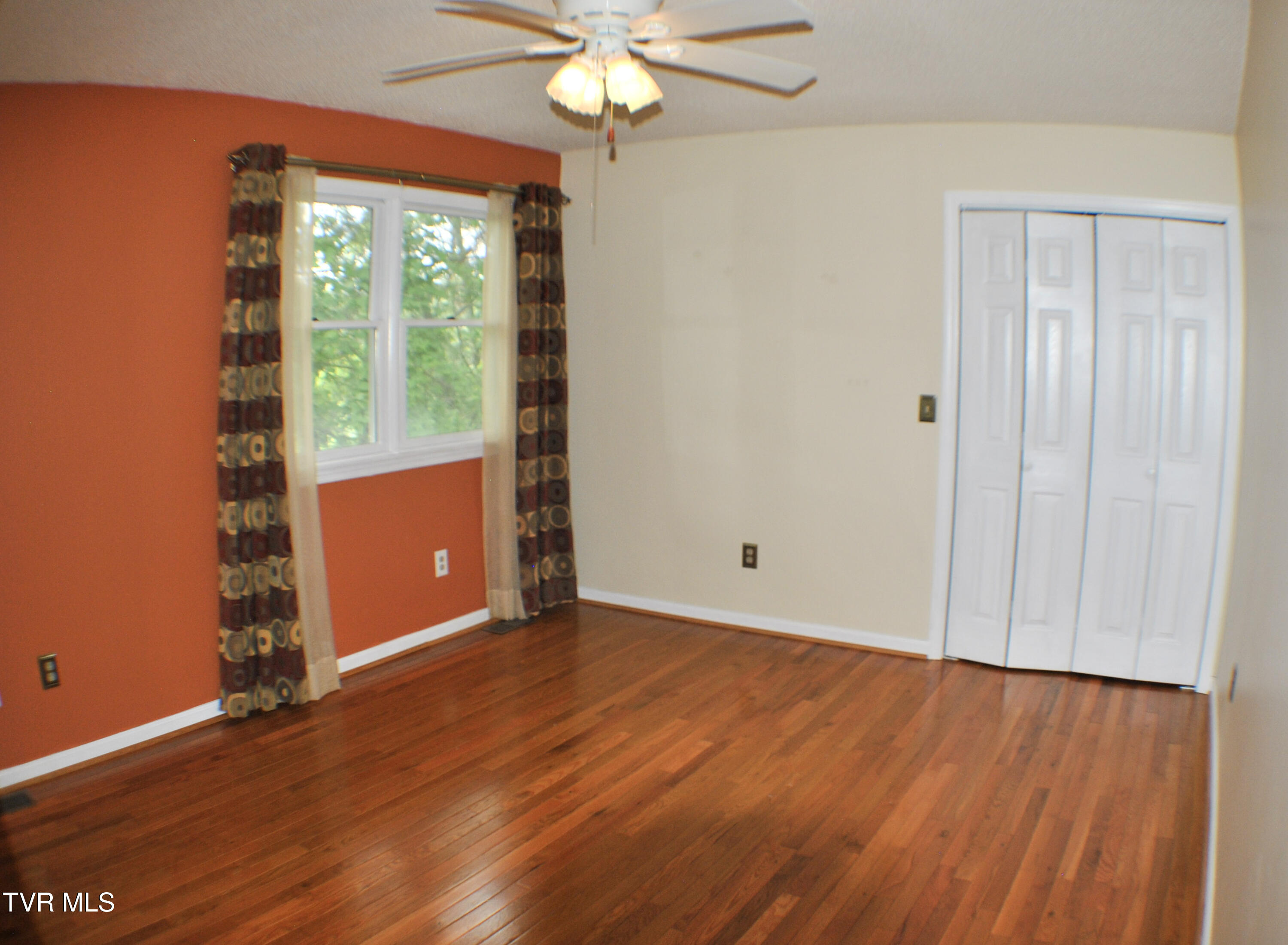 2700 Indian Ridge Road, Unit 23 Johnson City, TN 37604 - Photo 19 of 31 Bedroom 1 Upstairs