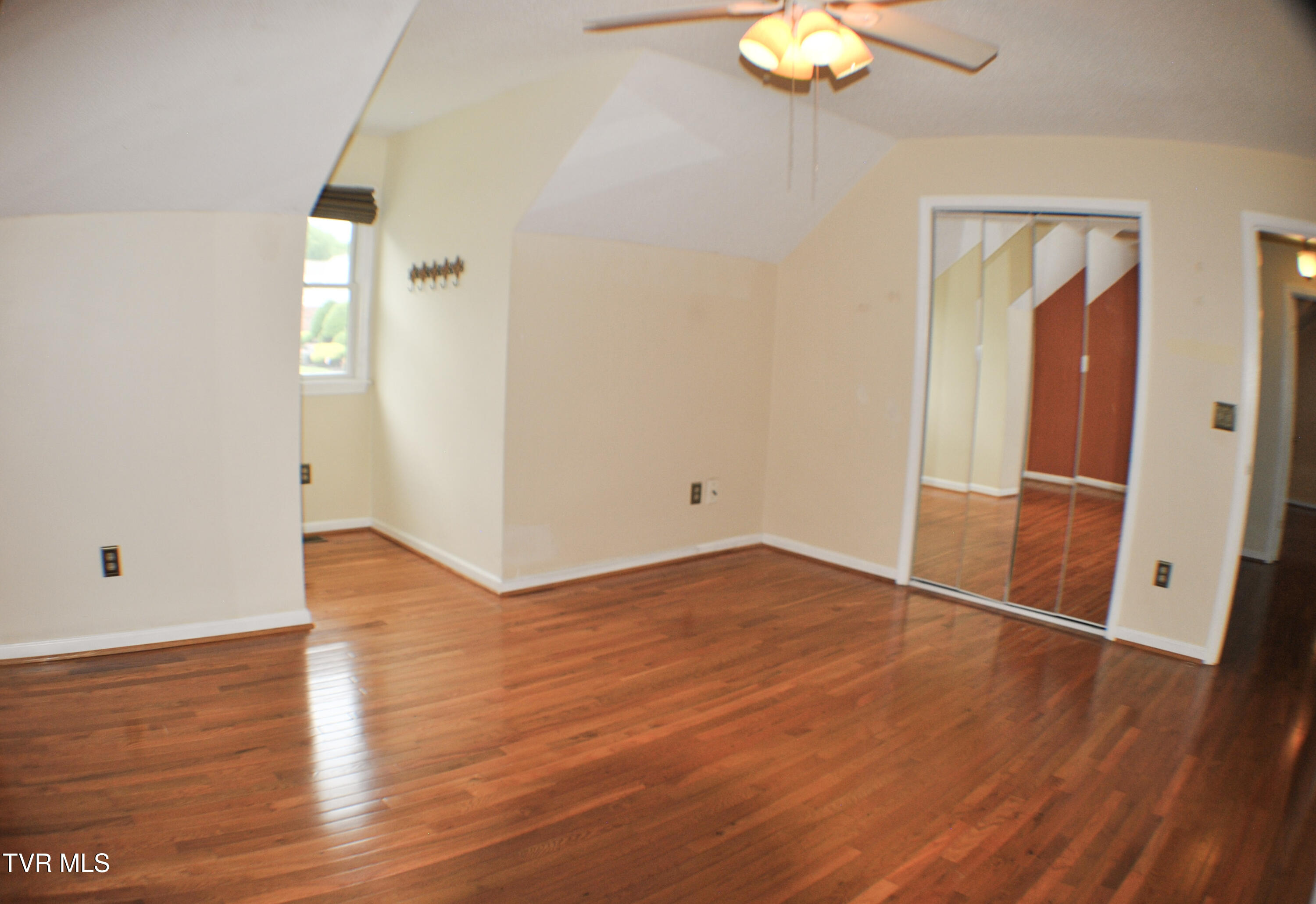 2700 Indian Ridge Road, Unit 23 Johnson City, TN 37604 - Photo 21 of 31 Bedroom 1