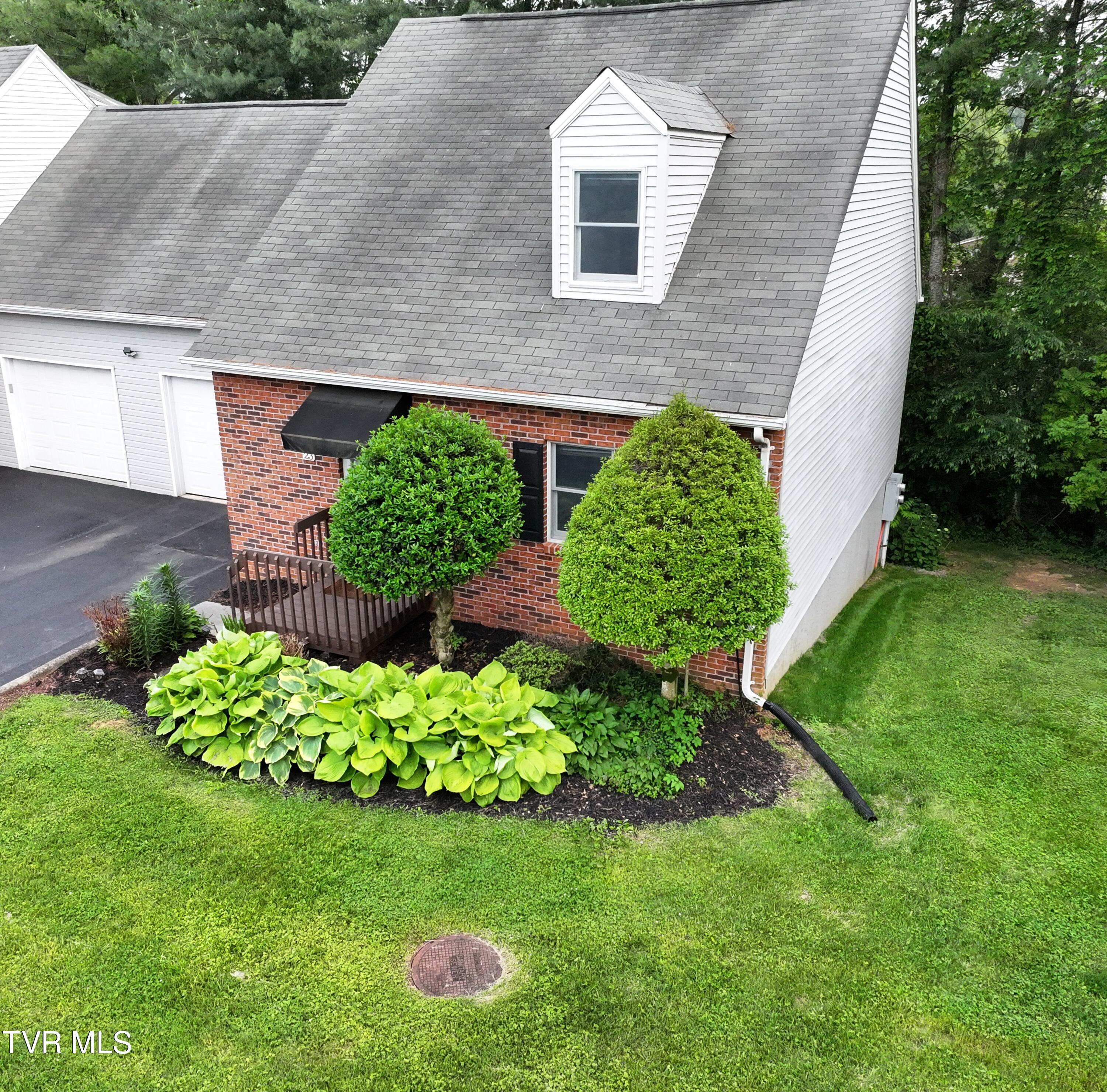 2700 Indian Ridge Road, Unit 23 Johnson City, TN 37604 - Photo 29 of 31 Side Yard