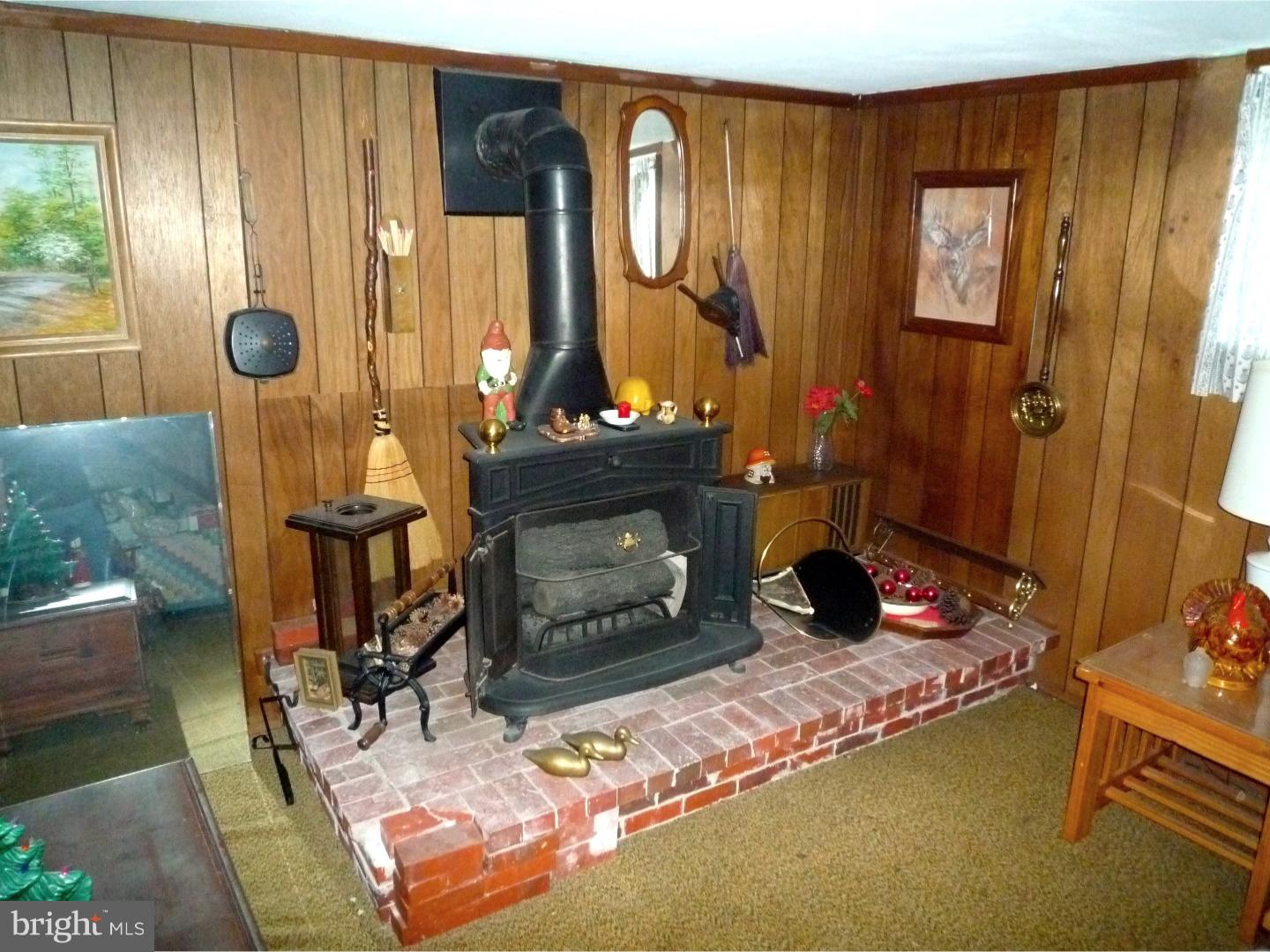 11 Freeport Road New Castle, DE 19720 - Photo 17 of 22 Family Room