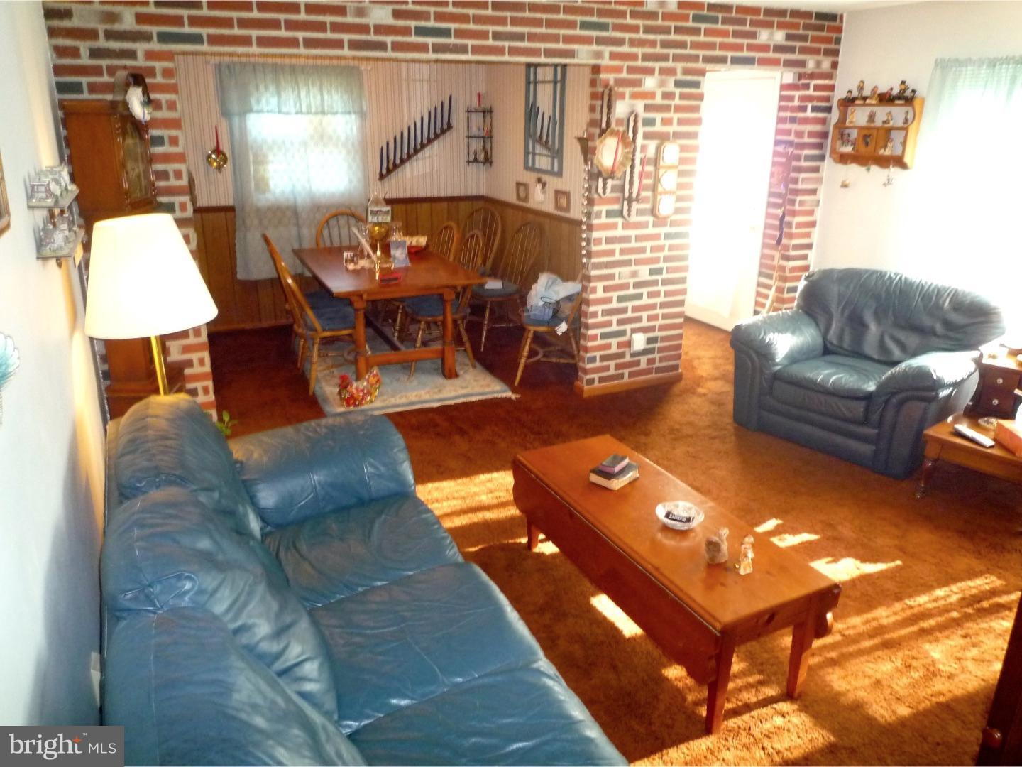 11 Freeport Road New Castle, DE 19720 - Photo 5 of 22 Living Room