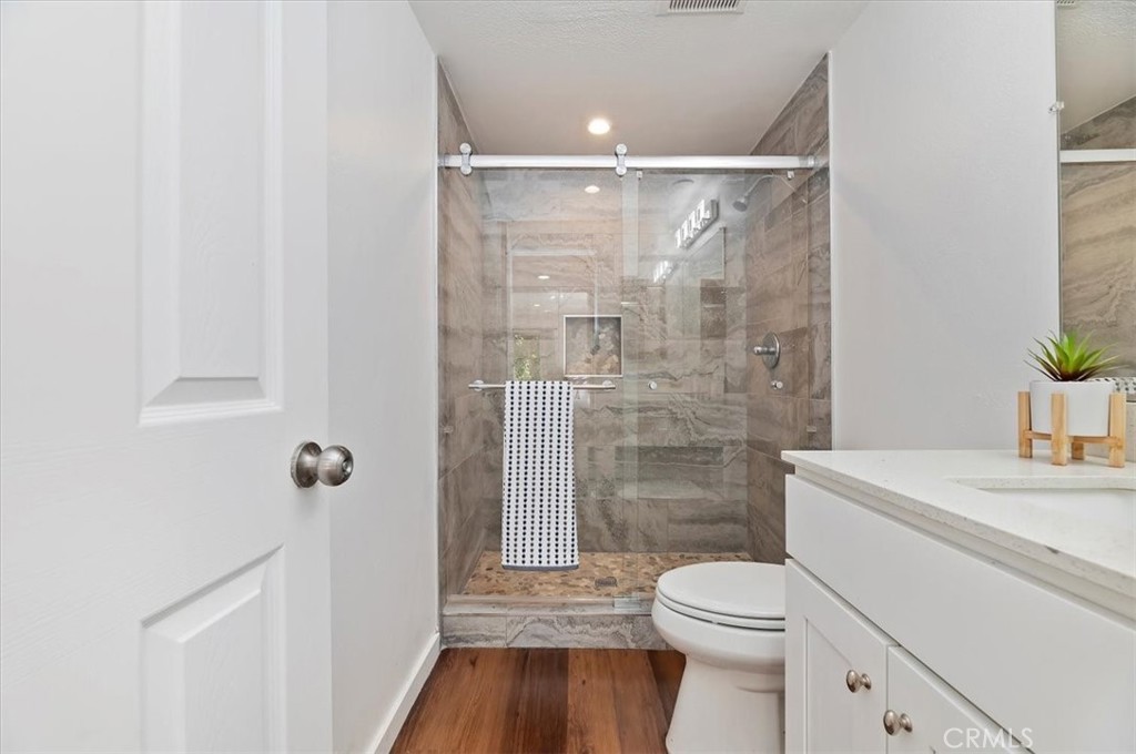 770 Libby Drive Riverside, CA 92507 - Photo 22 of 41 Primary Bathroom