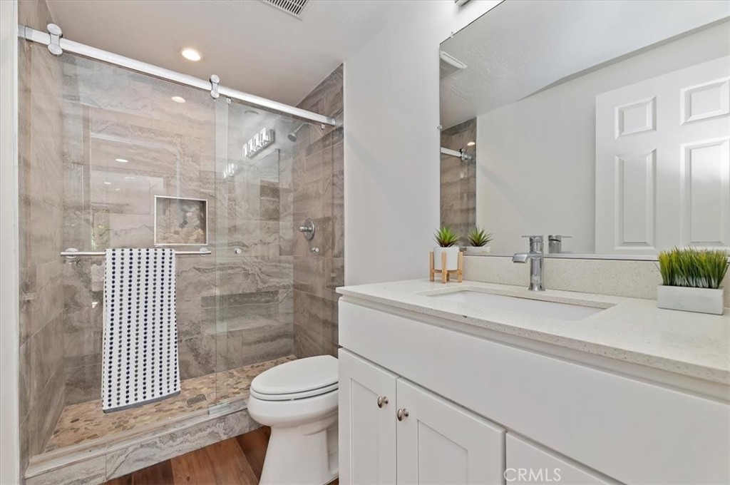 770 Libby Drive Riverside, CA 92507 - Photo 23 of 41 Primary Bathroom