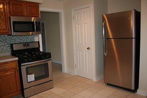 481 Addison Street Elgin, IL 60120 - Photo 4 of 16 Gallery Image 4