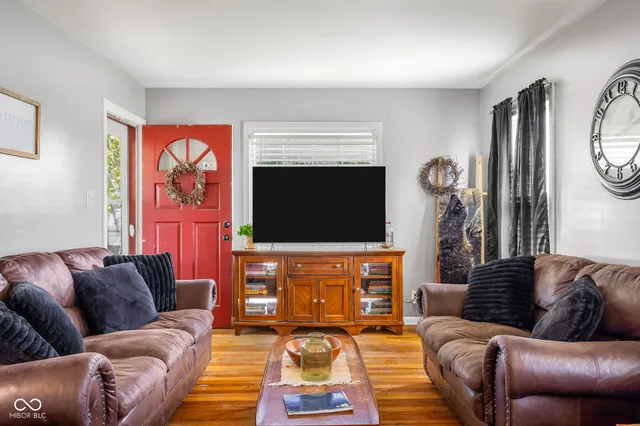 $179,900 | 1302 Court Street, Columbus, IN 47201