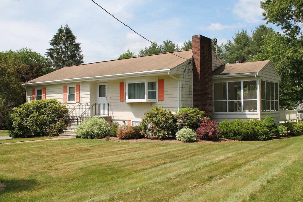 7 MacIntosh Road Bedford, MA 01730 - Photo 1 of 30