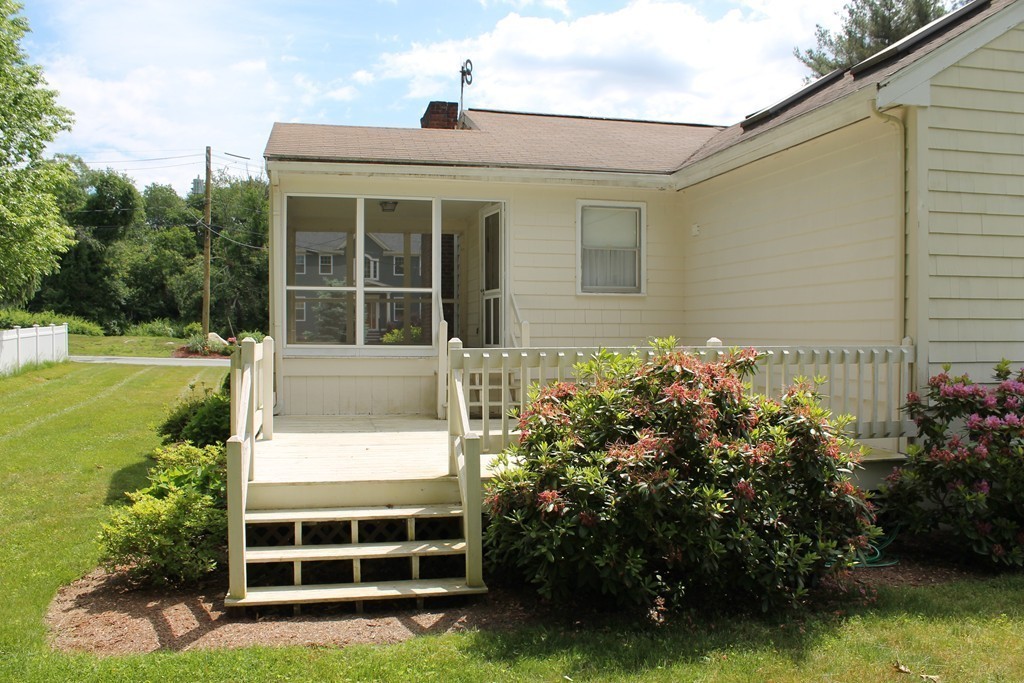 7 MacIntosh Road Bedford, MA 01730 - Photo 11 of 30