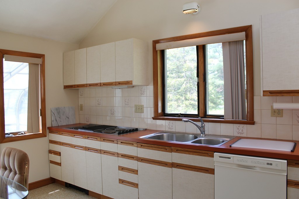 7 MacIntosh Road Bedford, MA 01730 - Photo 13 of 30
