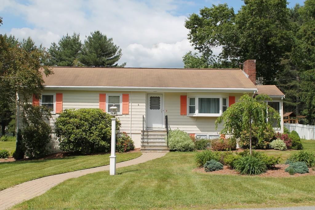 7 MacIntosh Road Bedford, MA 01730 - Photo 2 of 30