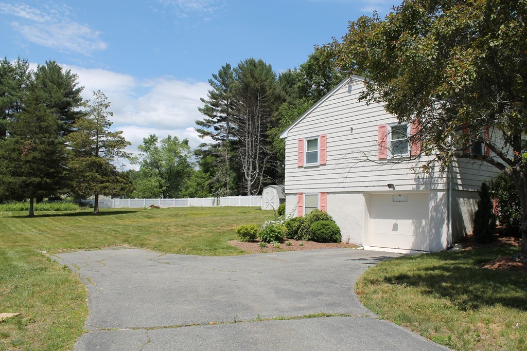 7 MacIntosh Road Bedford, MA 01730 - Photo 3 of 30