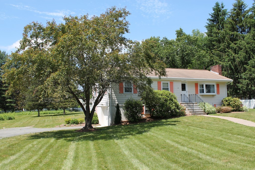 7 MacIntosh Road Bedford, MA 01730 - Photo 4 of 30