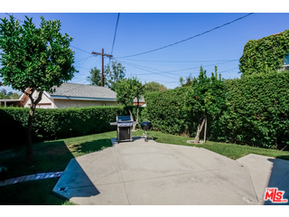 1555 Campus Road Los Angeles, CA 90042 - Photo 27 of 35 a view of a backyard with sitting area